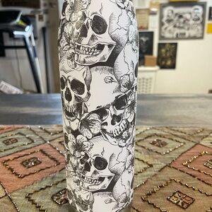 Skull Design Hydra Peak Tumbler - Black and White